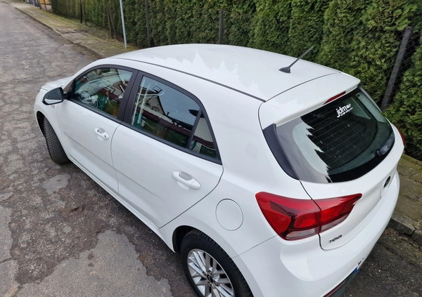 Kia Rio cena 25900 przebieg: 83635, rok produkcji 2018 z Knurów małe 781